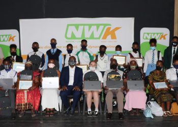 Matrikulante kry tegnologiese hupstoot met nuwe skootrekenaars