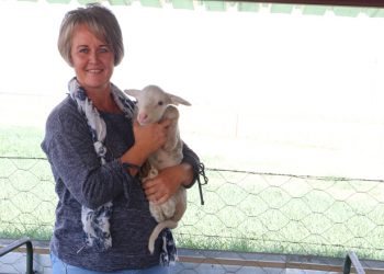 Vroulike boer sorg vir talle eerstes