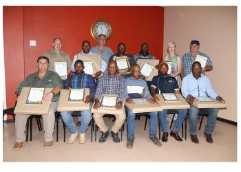 Werknemers vereer vir dekades se diens