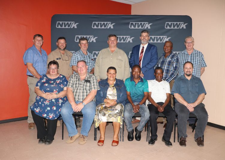 Dekades se diens by NWK erken en vereer