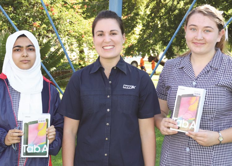 Tieners plaas landbou op die voorgrond