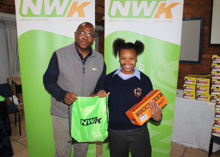 NWK vier Mandela-maand met sy jaarlikse Skoolskoenprojek