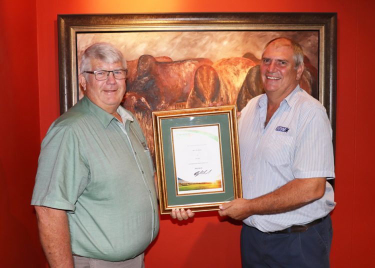 Voormalige groephoof van NWK tree uit nadat hy “al sy boksies tiek”