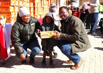 NWK vier Jeugmaand deur meer as 550 pare skoolskoene uit te deel