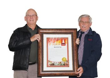 Benader bek-en-klouseer soos oorlog