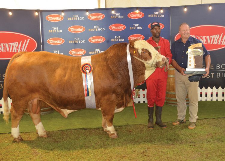 Spogbul skop stof in mededingers se oë